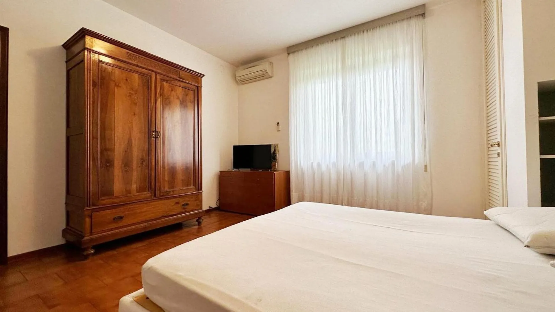 Villa Dalia Desenzano del Garda 0*,